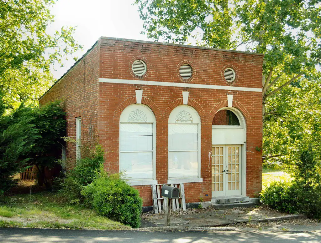 The historic People’s Bank building in Friendsville, Tennessee