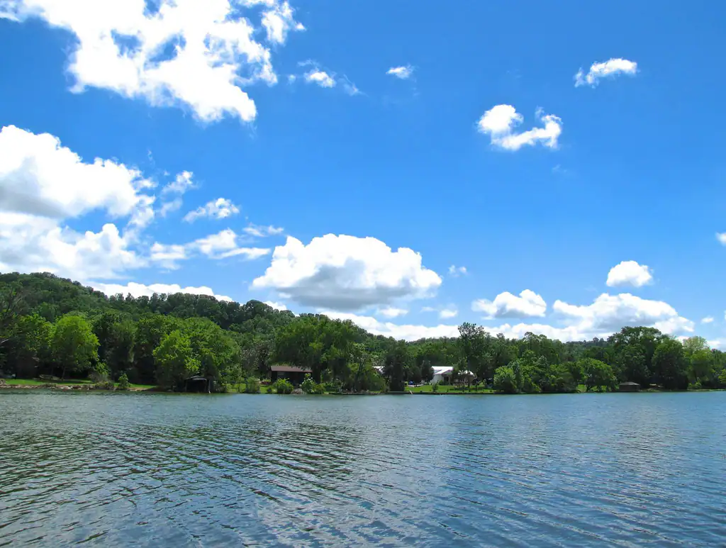 Houses along Fort Loudoun Lake seen from Louisville Point Park, Louisville, Tennessee